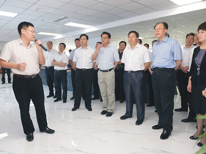 安徽省委常委、合肥市委書記吳存榮，合肥市黨政代表團一行蒞臨我集團參觀考察